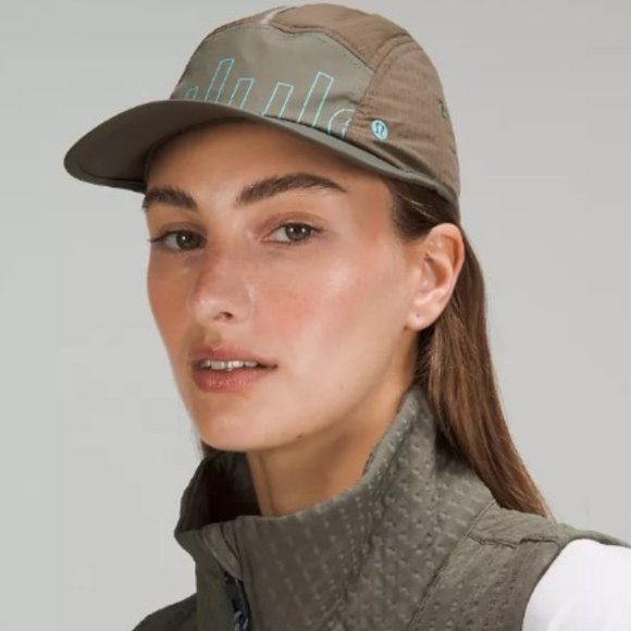 LuluLemon Insulated Drawcord Hiking Cap carob Brown/Electric Turquoise NWT S/M - Picture 1 of 5